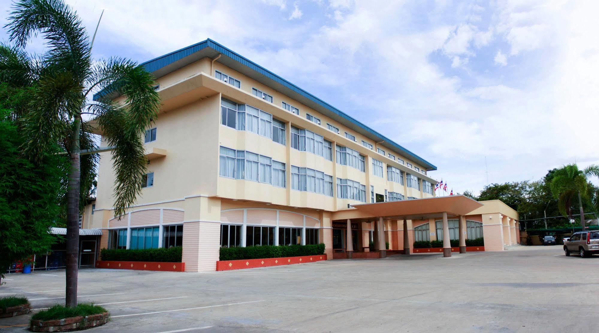 Chumphon Gardens Hotel Exterior photo